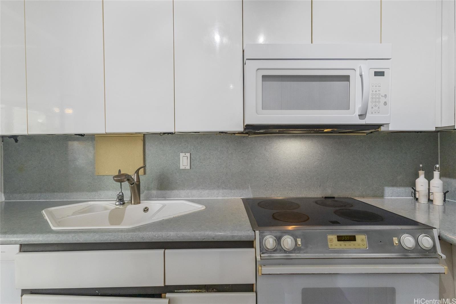 2092 Kuhio Ave Honolulu - Rental - photo 8 of 17