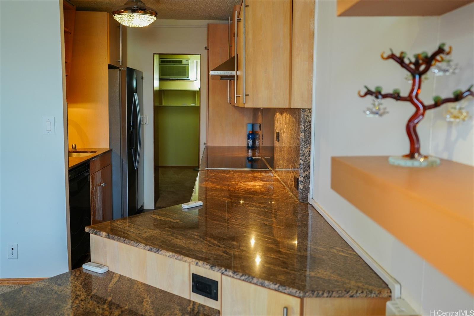 La Casa condo # 805, Honolulu, Hawaii - photo 3 of 11