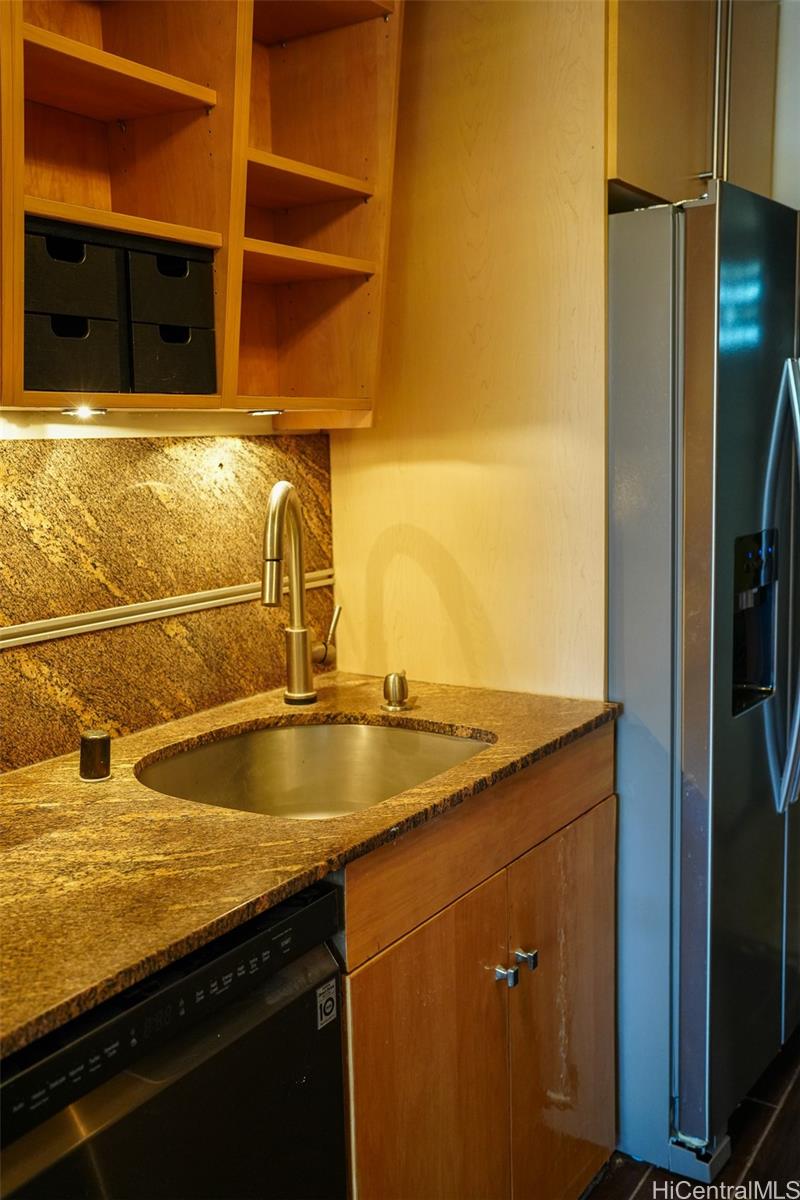 La Casa condo # 805, Honolulu, Hawaii - photo 5 of 11