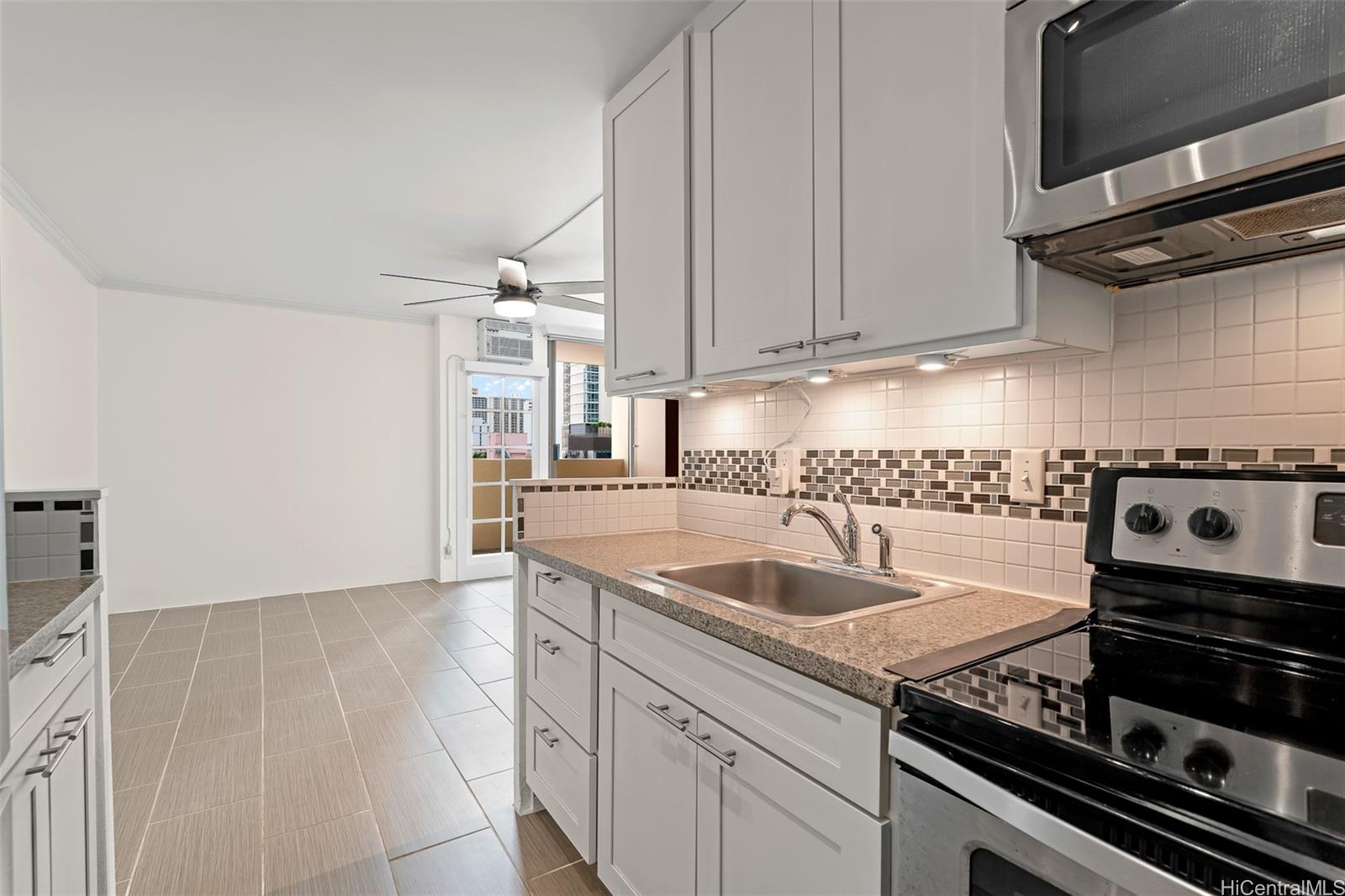 2092 Kuhio Ave Honolulu - Rental - photo 4 of 24