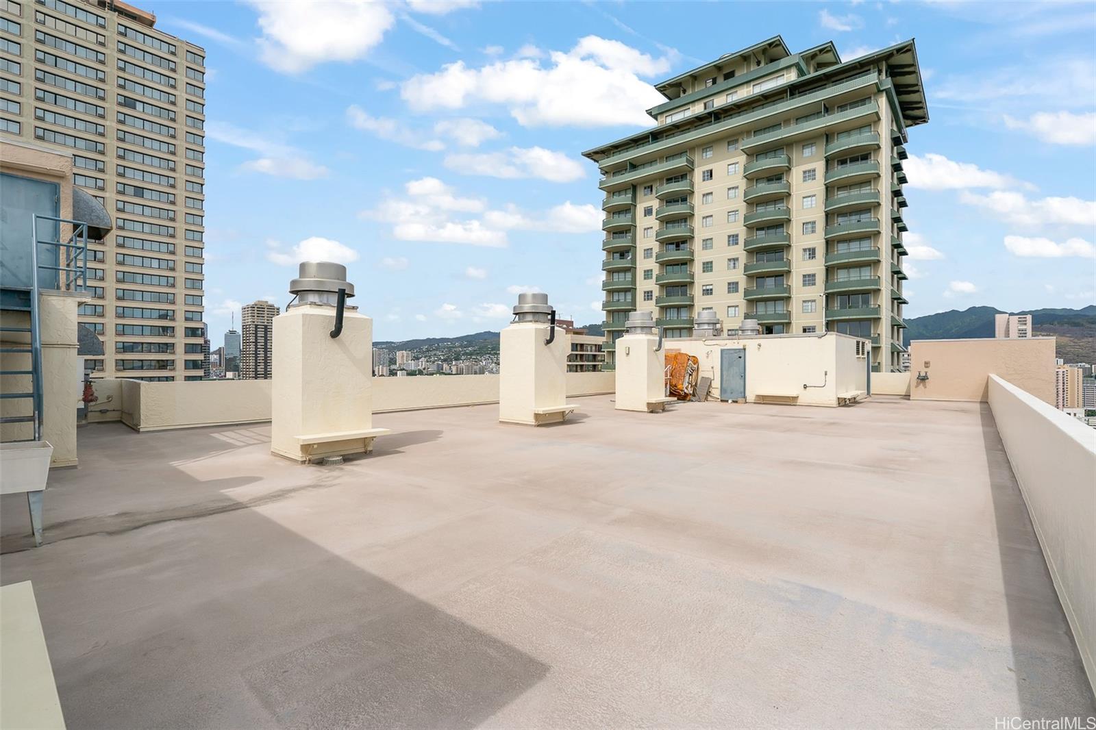 2092 Kuhio Ave Honolulu - Rental - photo 17 of 22