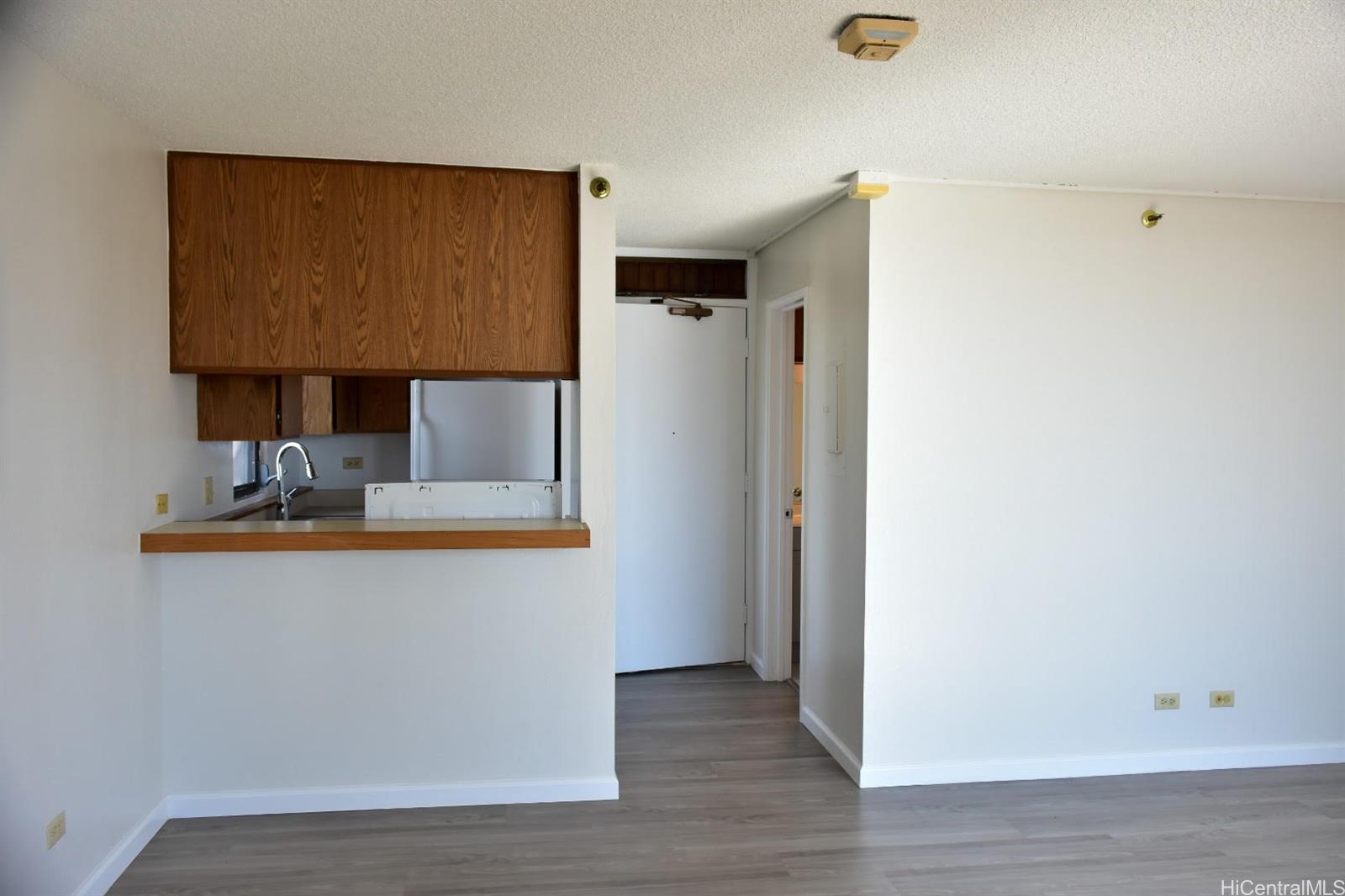 2100 Date St Honolulu - Rental - photo 2 of 10