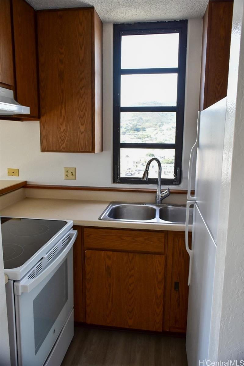 2100 Date St Honolulu - Rental - photo 3 of 10