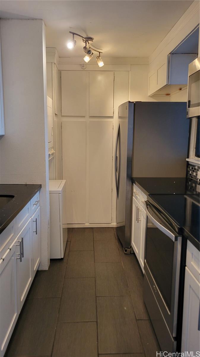 2100 Date St Honolulu - Rental - photo 2 of 16