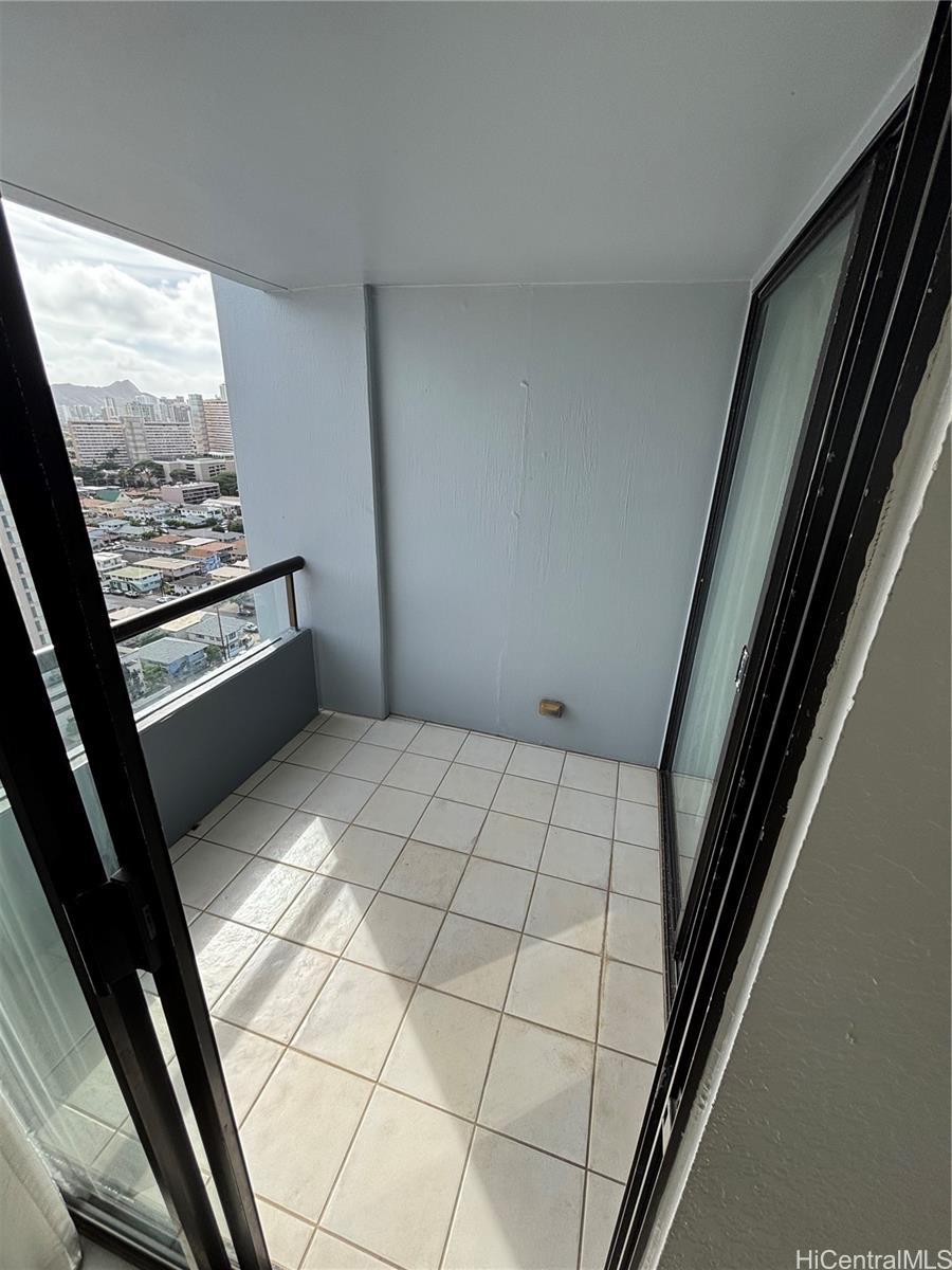 2100 Date St Honolulu - Rental - photo 2 of 9