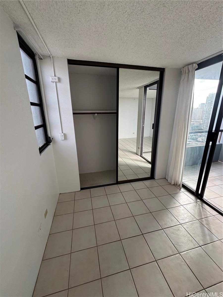 2100 Date St Honolulu - Rental - photo 3 of 9