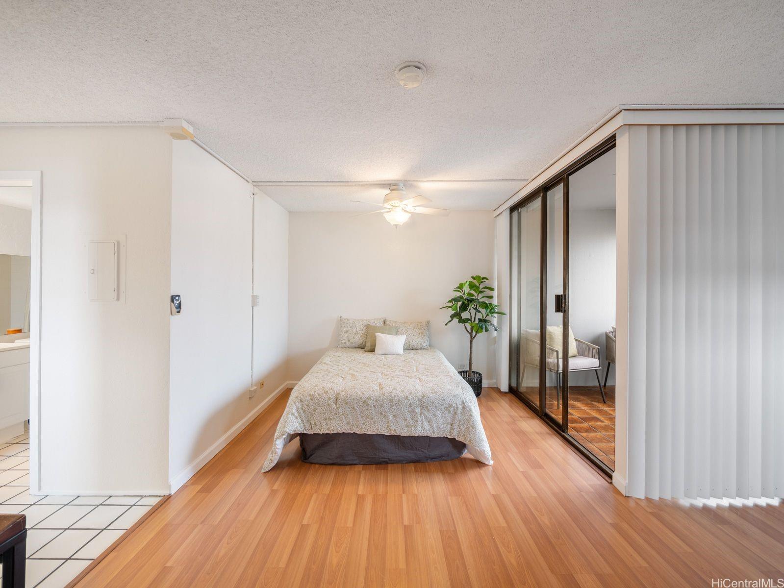 Twenty One Hundred condo # 401, Honolulu, Hawaii - photo 17 of 22