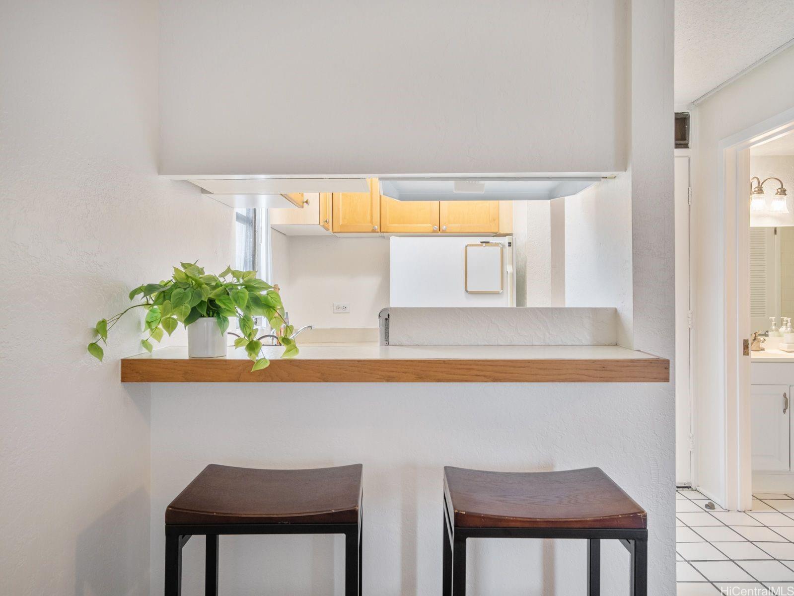 Twenty One Hundred condo # 401, Honolulu, Hawaii - photo 5 of 22