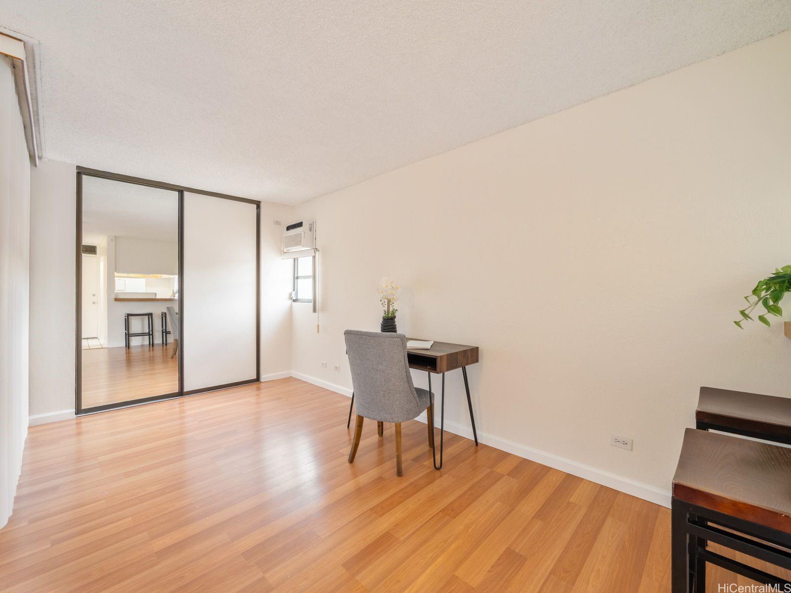 Twenty One Hundred condo # 401, Honolulu, Hawaii - photo 6 of 22