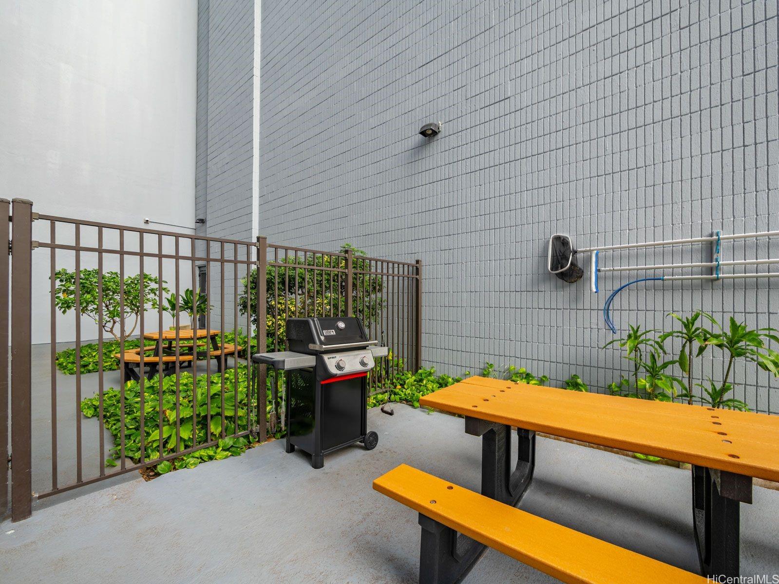 Twenty One Hundred condo # 401, Honolulu, Hawaii - photo 8 of 22