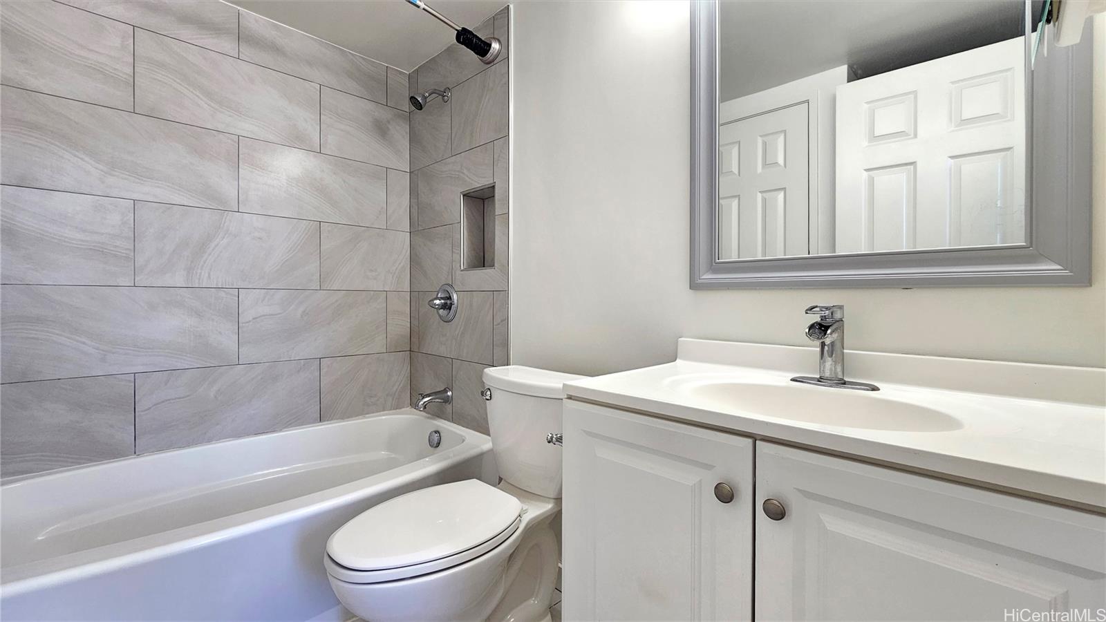 Twenty One Hundred condo # 405, Honolulu, Hawaii - photo 12 of 25