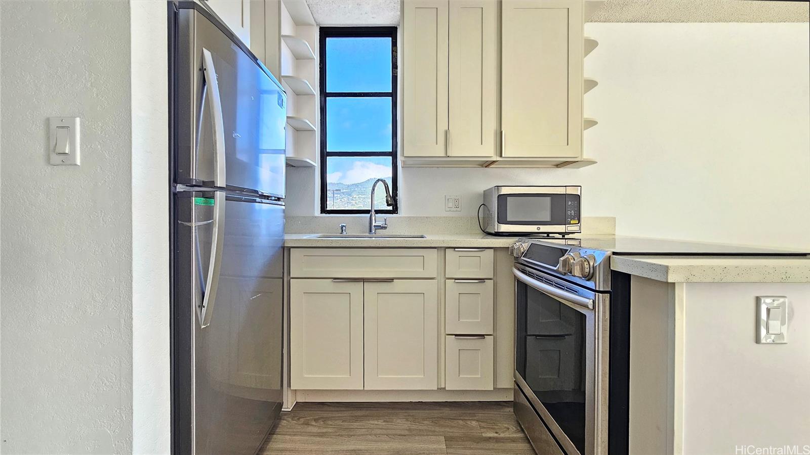 Twenty One Hundred condo # 405, Honolulu, Hawaii - photo 14 of 25