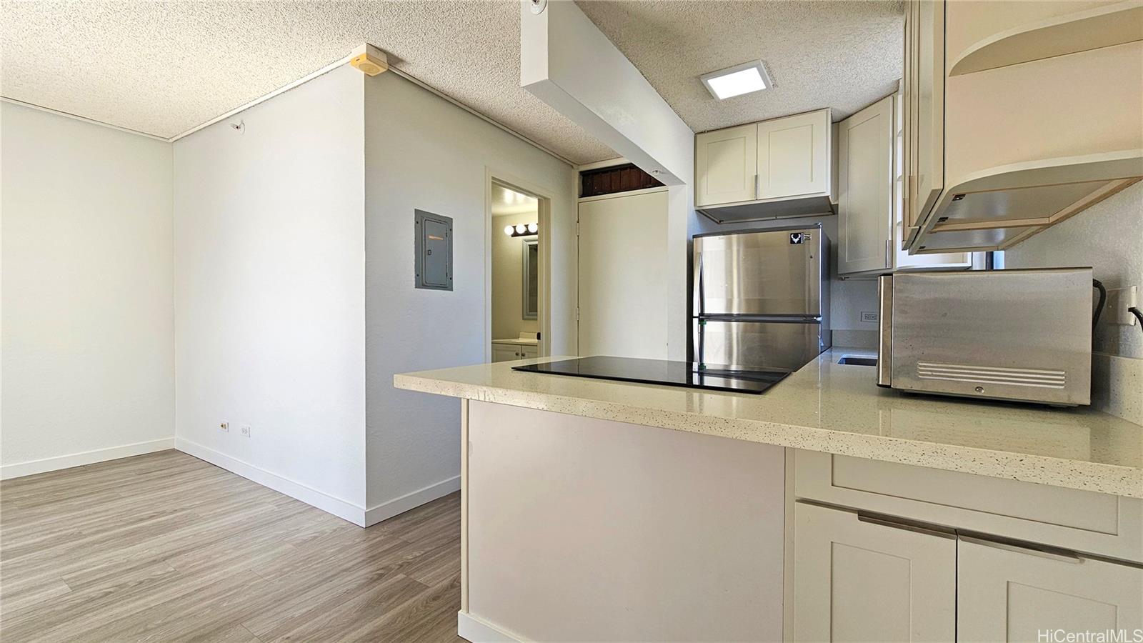 Twenty One Hundred condo # 405, Honolulu, Hawaii - photo 16 of 25