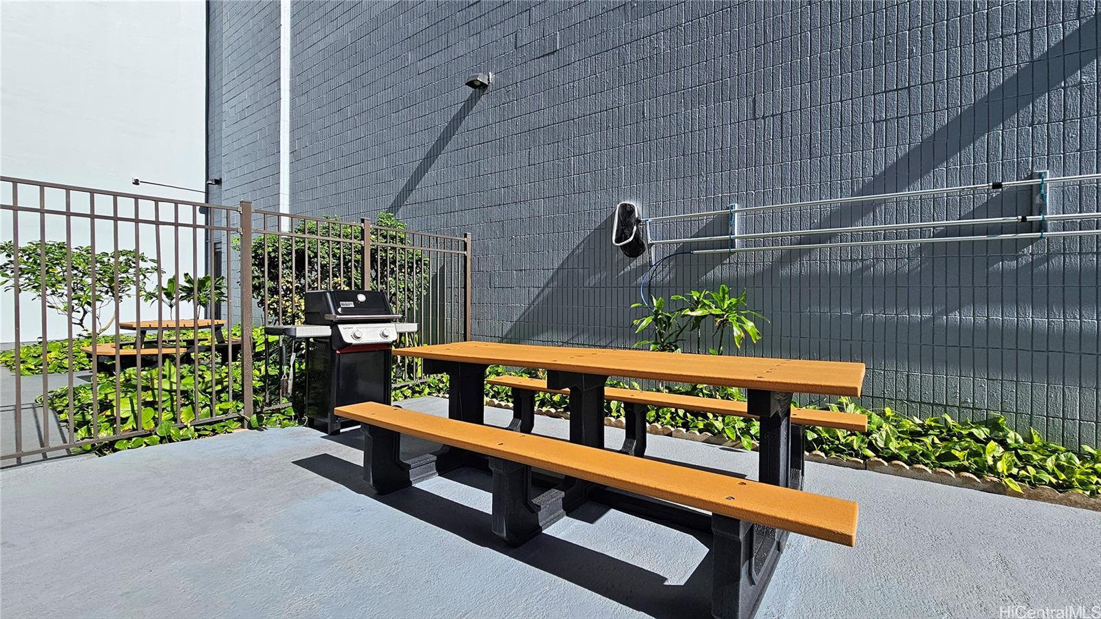 Twenty One Hundred condo # 405, Honolulu, Hawaii - photo 6 of 25