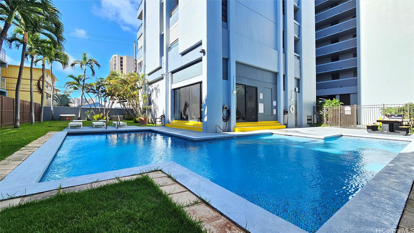 Twenty One Hundred condo # 405, Honolulu, Hawaii - photo 7 of 25