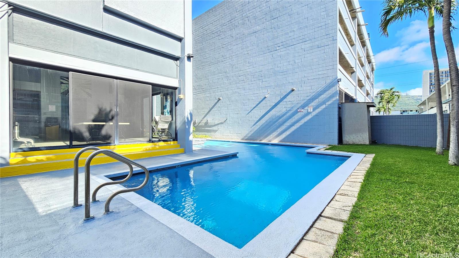 Twenty One Hundred condo # 405, Honolulu, Hawaii - photo 8 of 25