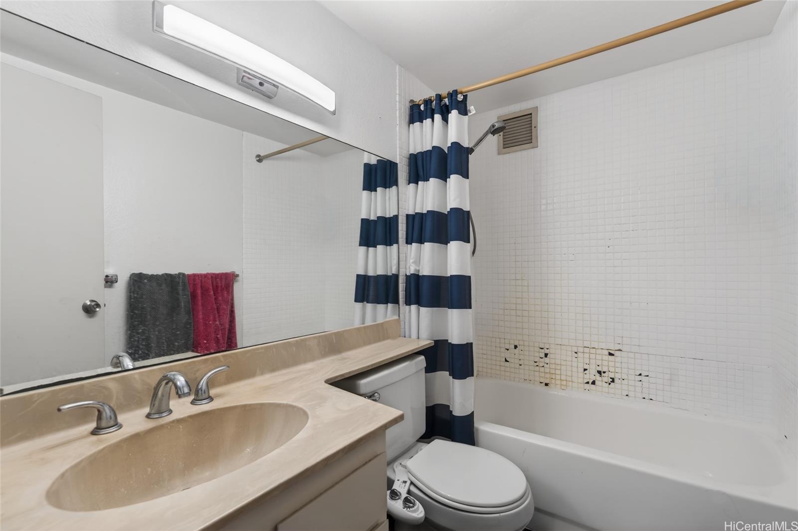 Twenty One Hundred condo # 703, Honolulu, Hawaii - photo 11 of 24