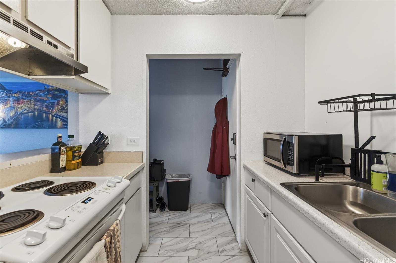 Twenty One Hundred condo # 703, Honolulu, Hawaii - photo 12 of 24