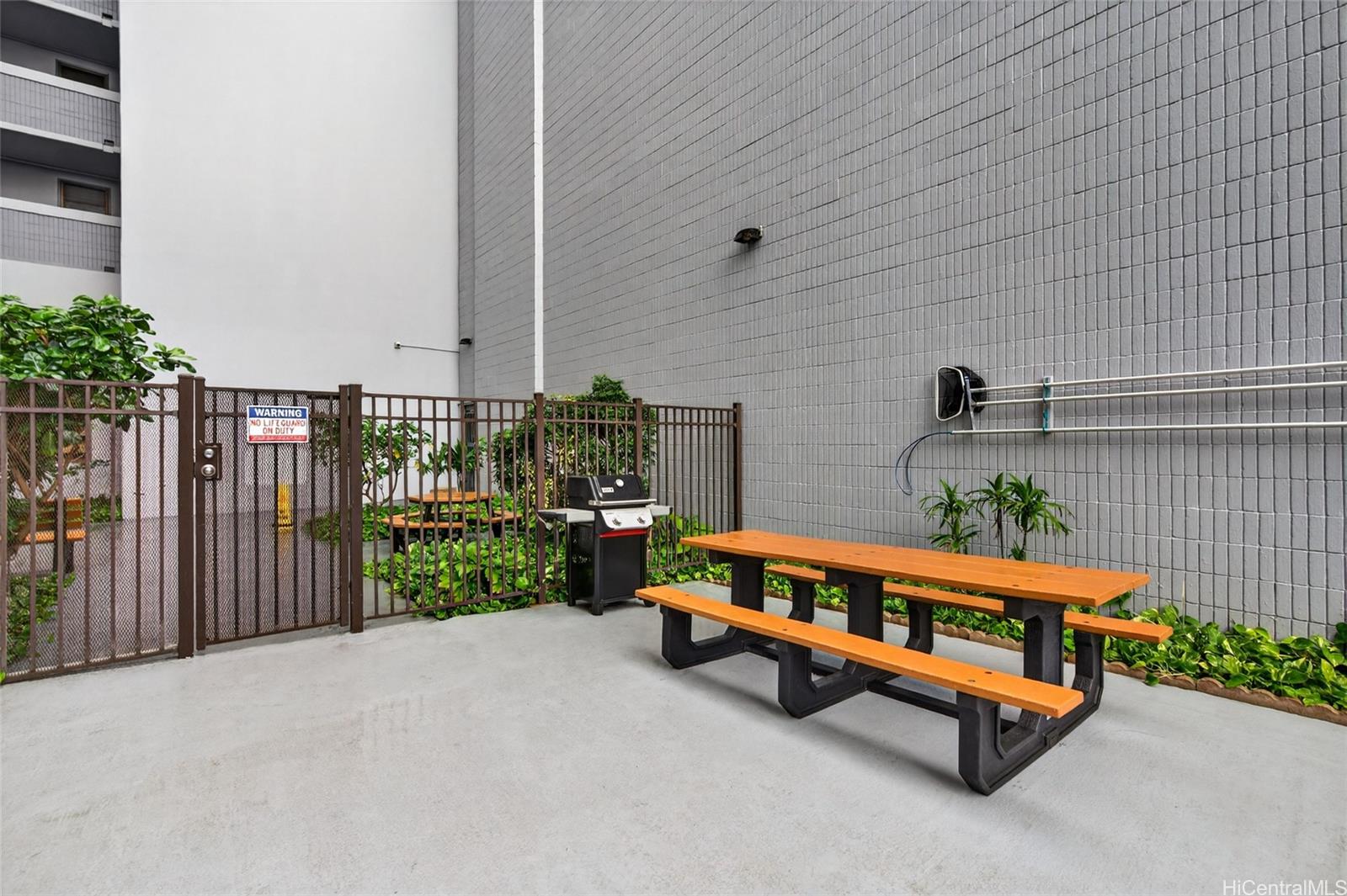 Twenty One Hundred condo # 703, Honolulu, Hawaii - photo 19 of 24