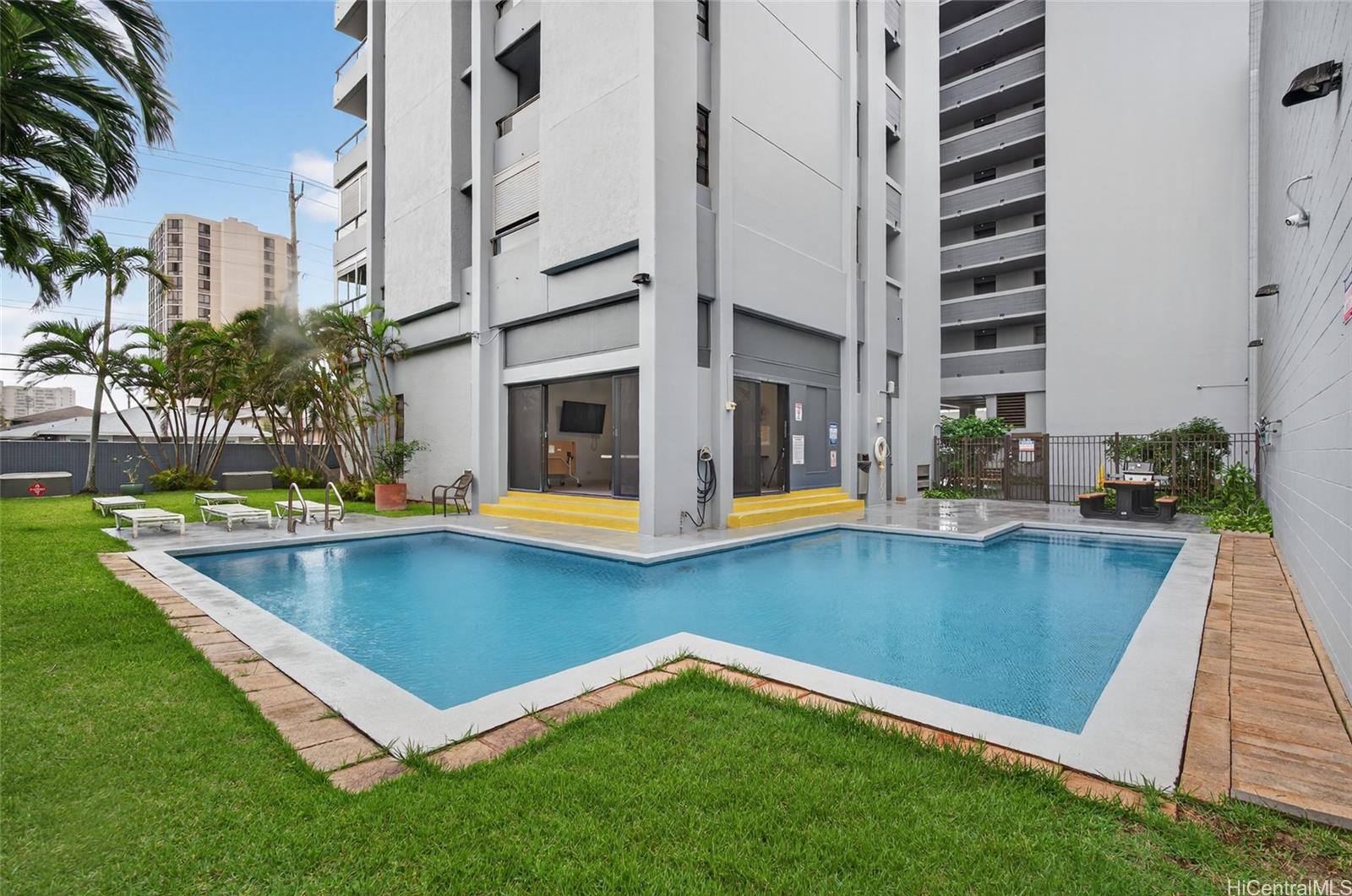 Twenty One Hundred condo # 703, Honolulu, Hawaii - photo 20 of 24