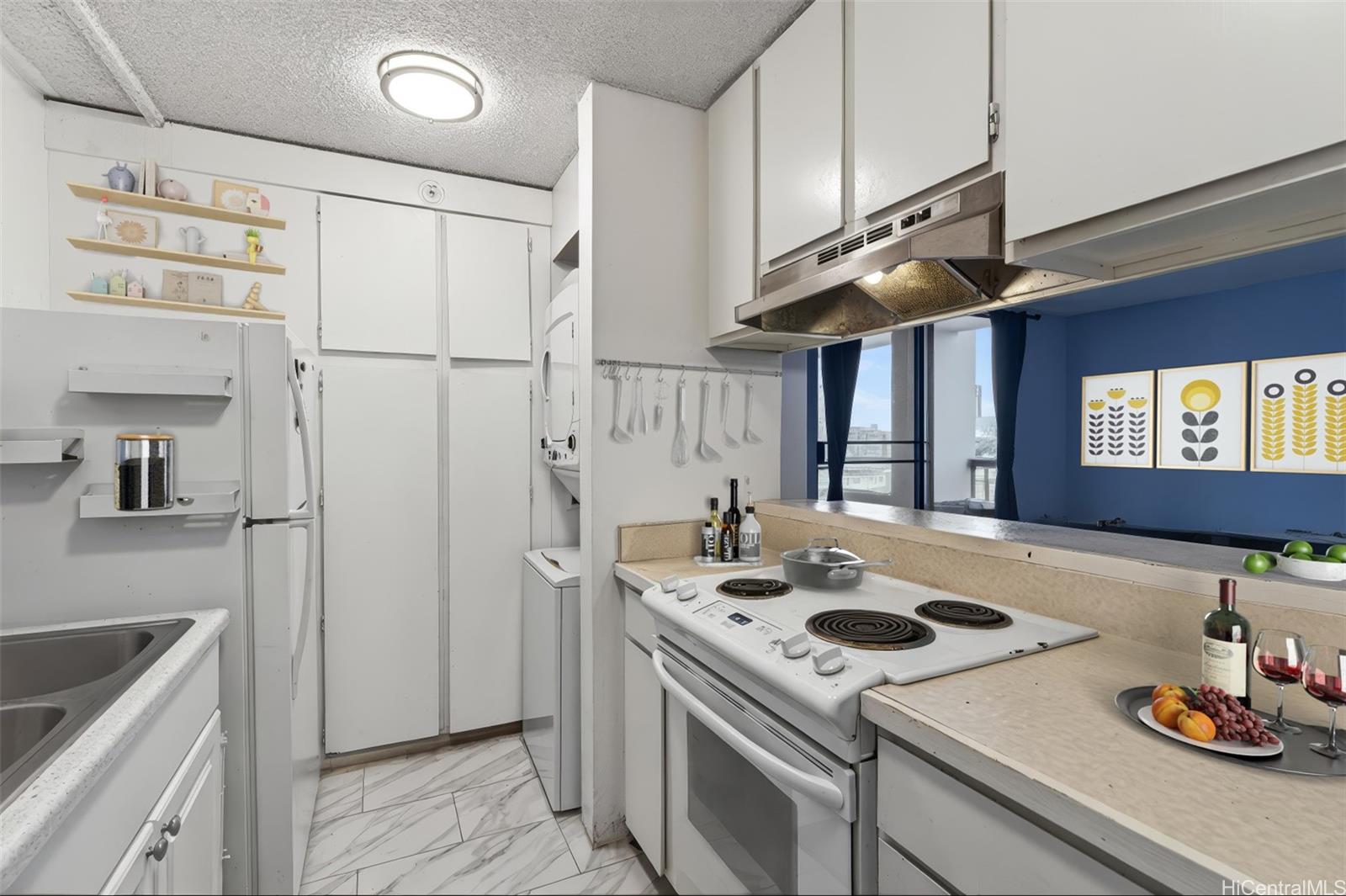 Twenty One Hundred condo # 703, Honolulu, Hawaii - photo 4 of 24