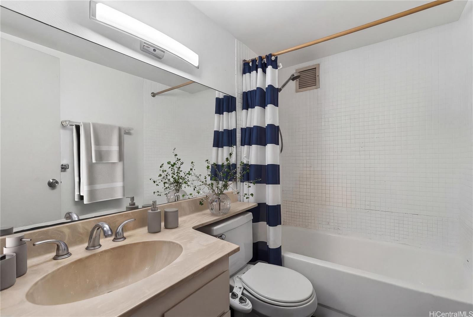 Twenty One Hundred condo # 703, Honolulu, Hawaii - photo 5 of 24