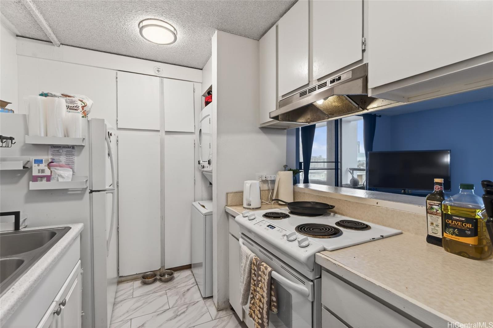 Twenty One Hundred condo # 703, Honolulu, Hawaii - photo 10 of 24