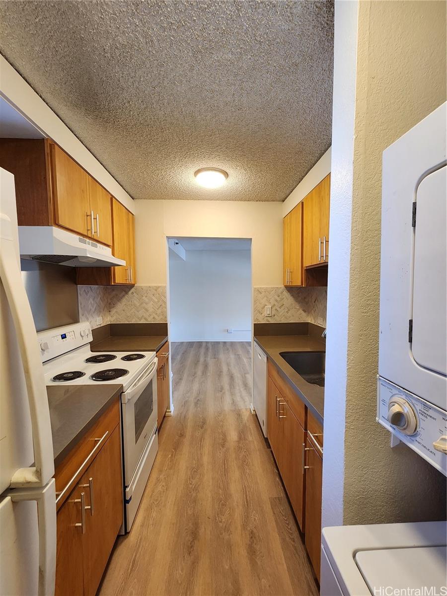 2100 Date St Honolulu - Rental - photo 2 of 15