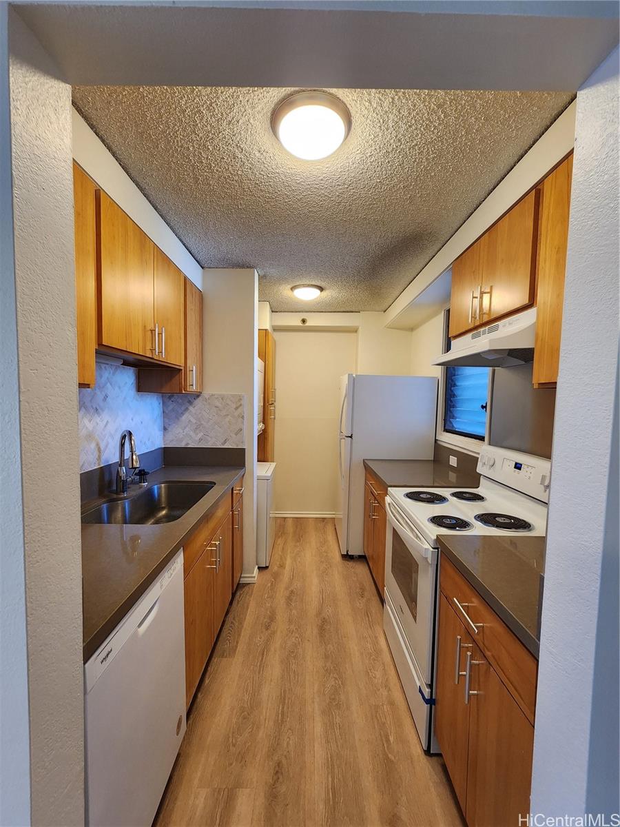 2100 Date St Honolulu - Rental - photo 2 of 13