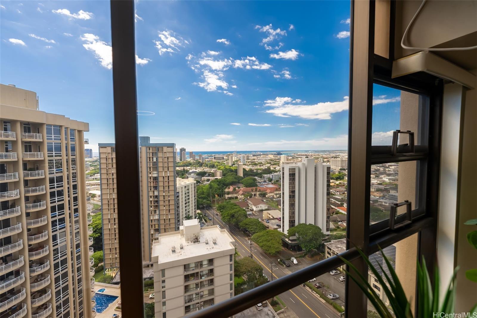 Craigside condo # 1-2002, Honolulu, Hawaii - photo 12 of 25