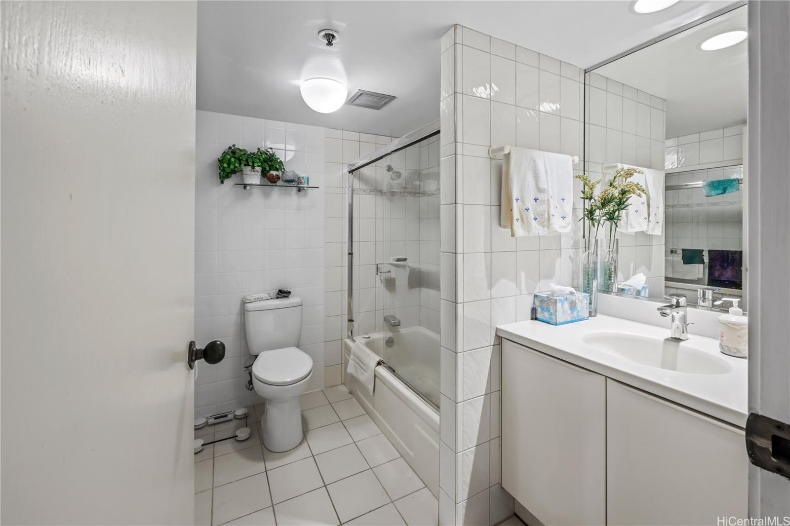 Craigside condo # 2501, Honolulu, Hawaii - photo 14 of 22