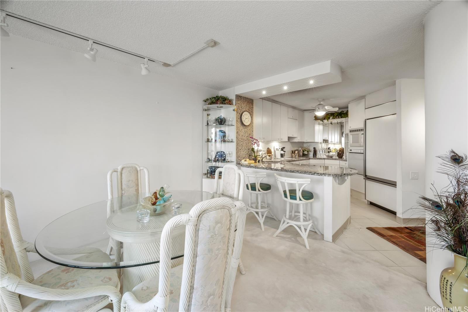 Craigside condo # 2501, Honolulu, Hawaii - photo 5 of 22