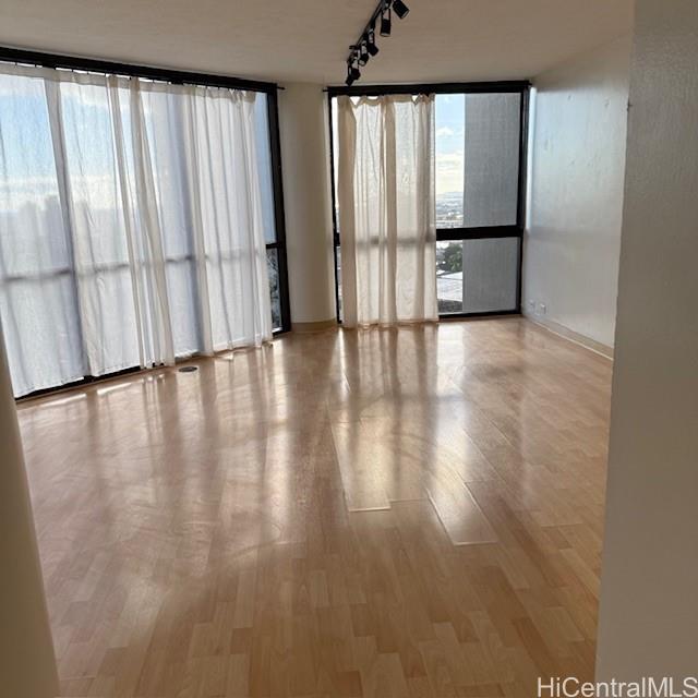 2101 Nuuanu Ave Honolulu - Rental - photo 3 of 15