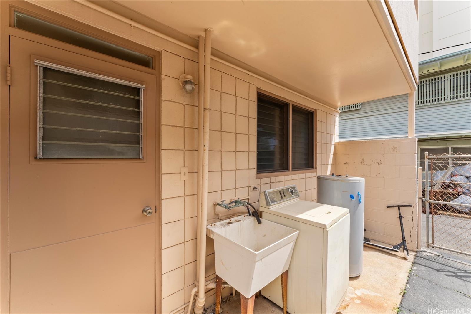 2105 Algaroba St Honolulu - Multi-family - photo 19 of 25