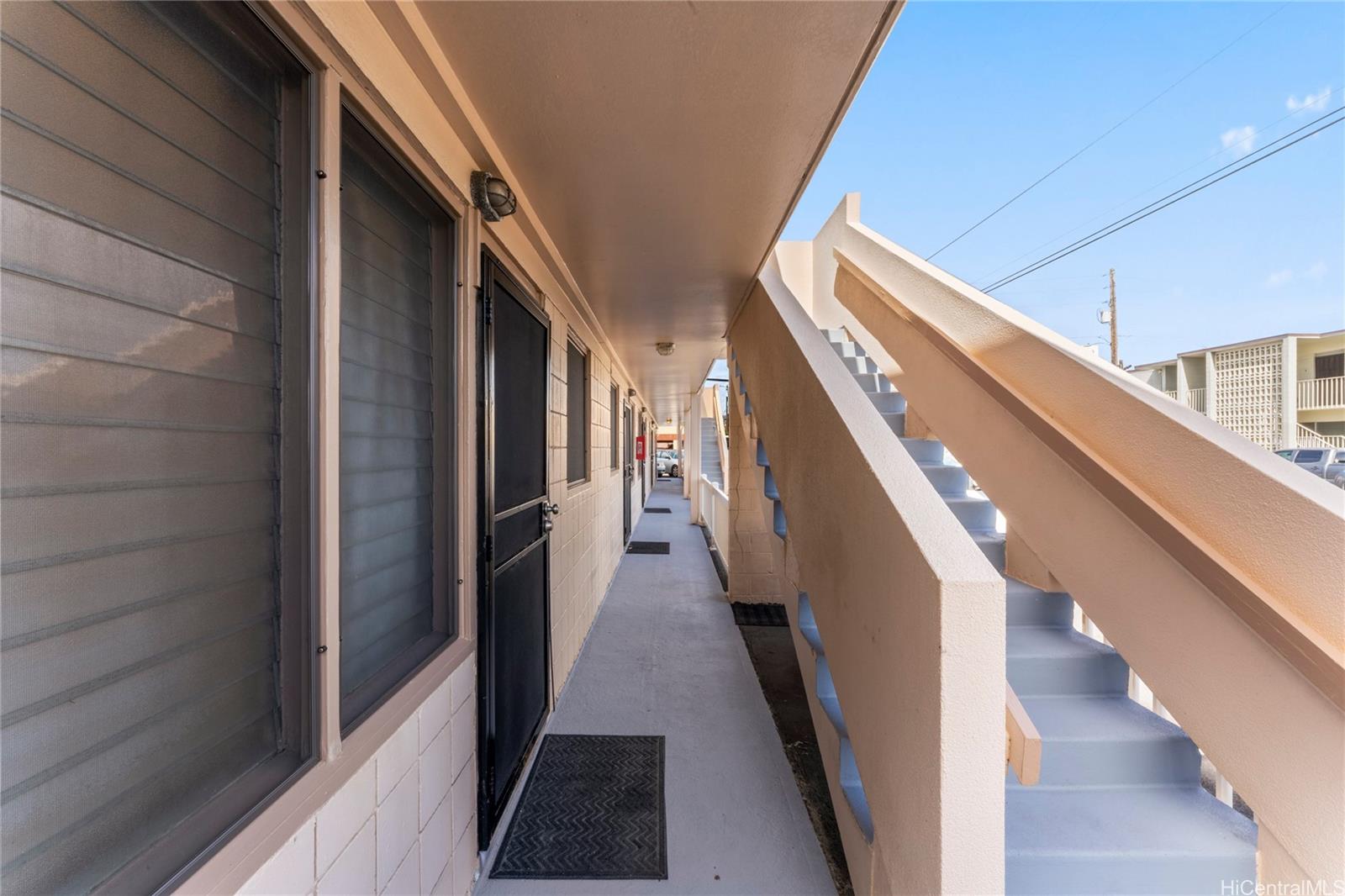 2105 Algaroba St Honolulu - Multi-family - photo 3 of 25