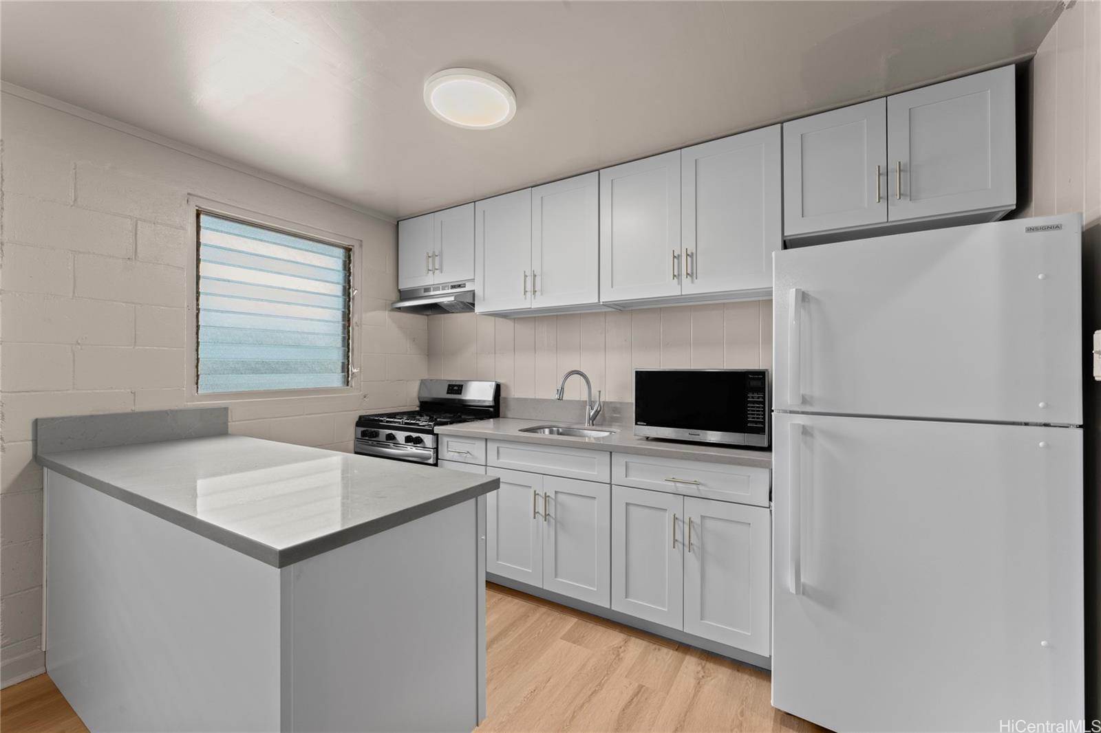 2105 Algaroba St Honolulu - Multi-family - photo 7 of 25