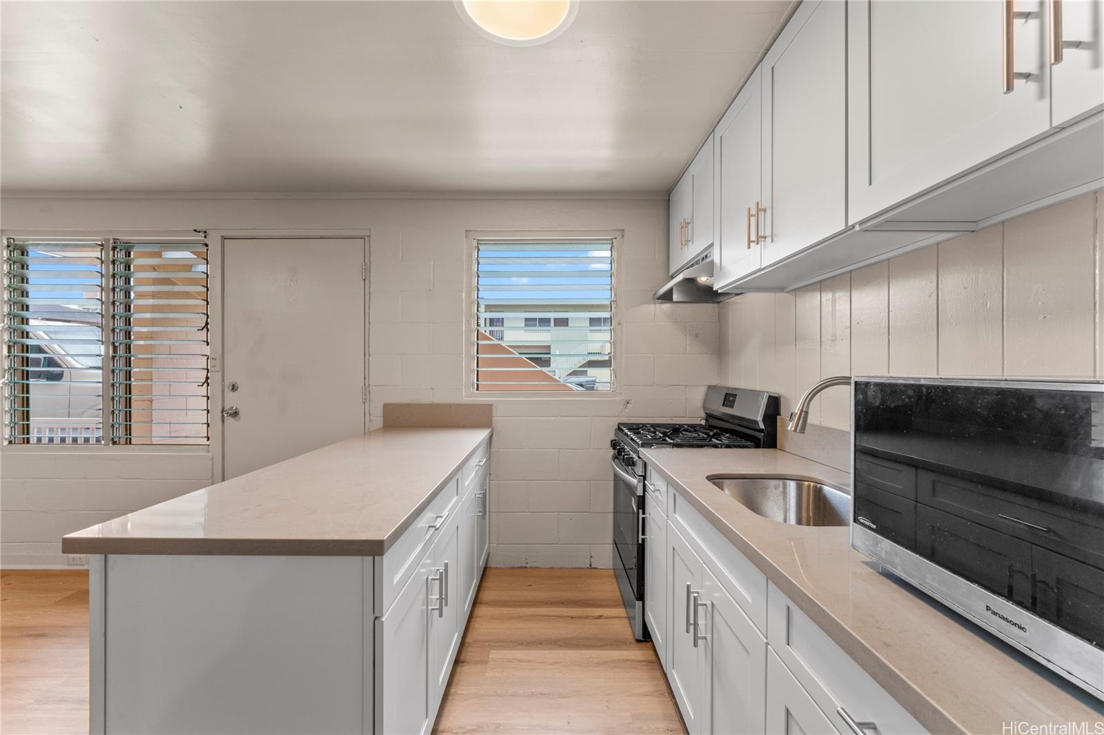 2105 Algaroba St Honolulu - Multi-family - photo 8 of 25