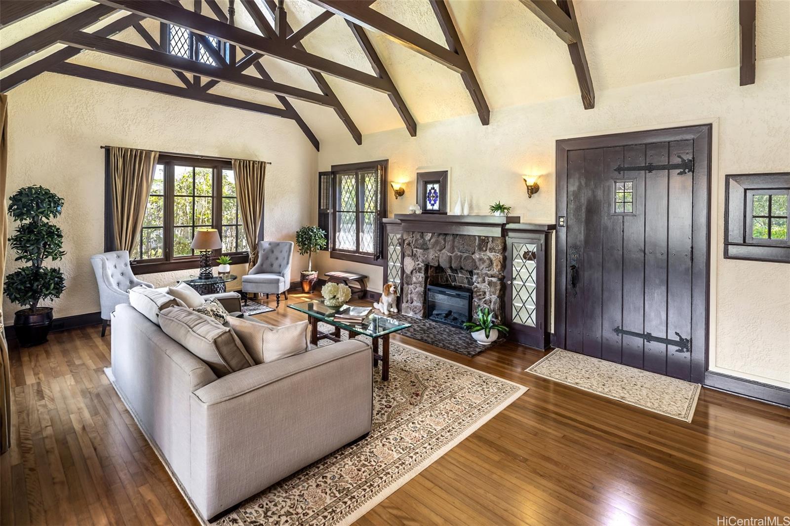 2110  Kakela Place Manoa-lower, Honolulu home - photo 2 of 25