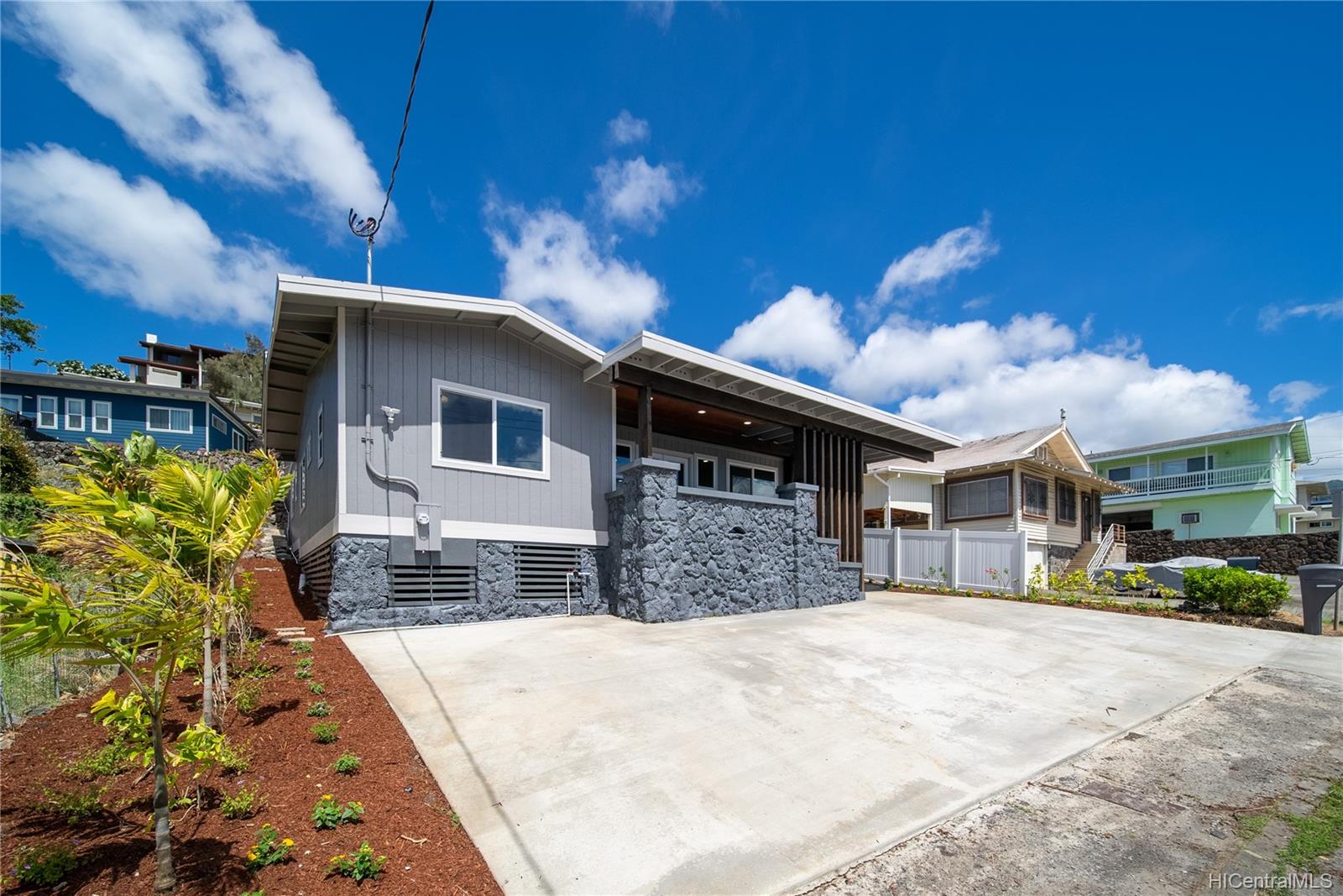 2112  Mahalo Street Alewa Heights, Honolulu home - photo 2 of 25
