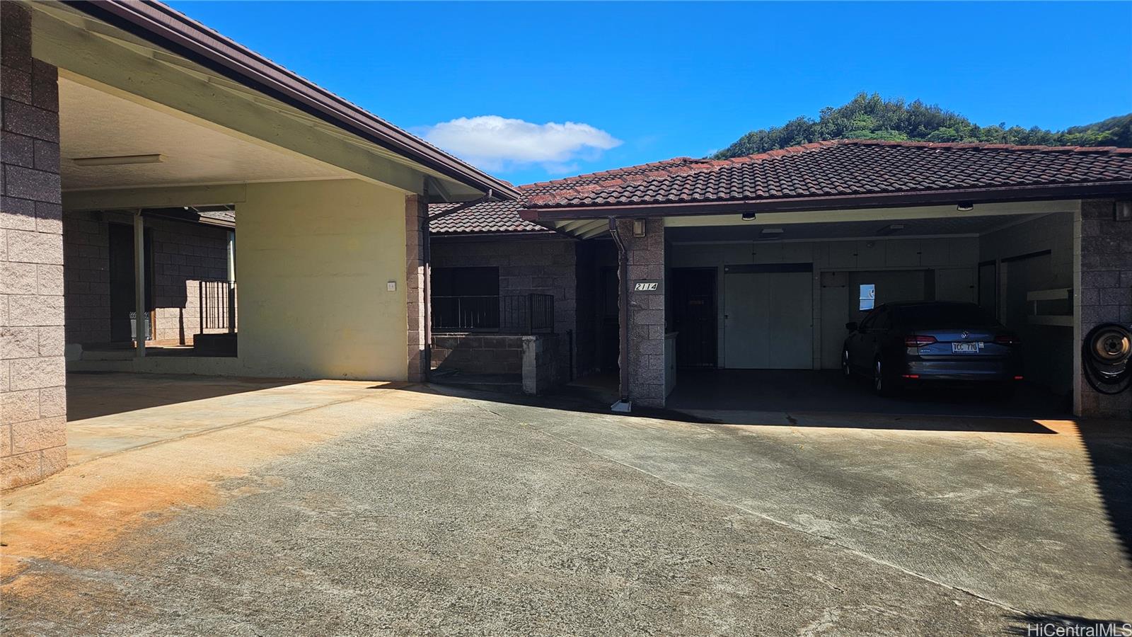 2114  Halina Street Kalihi Valley, Honolulu home - photo 5 of 22