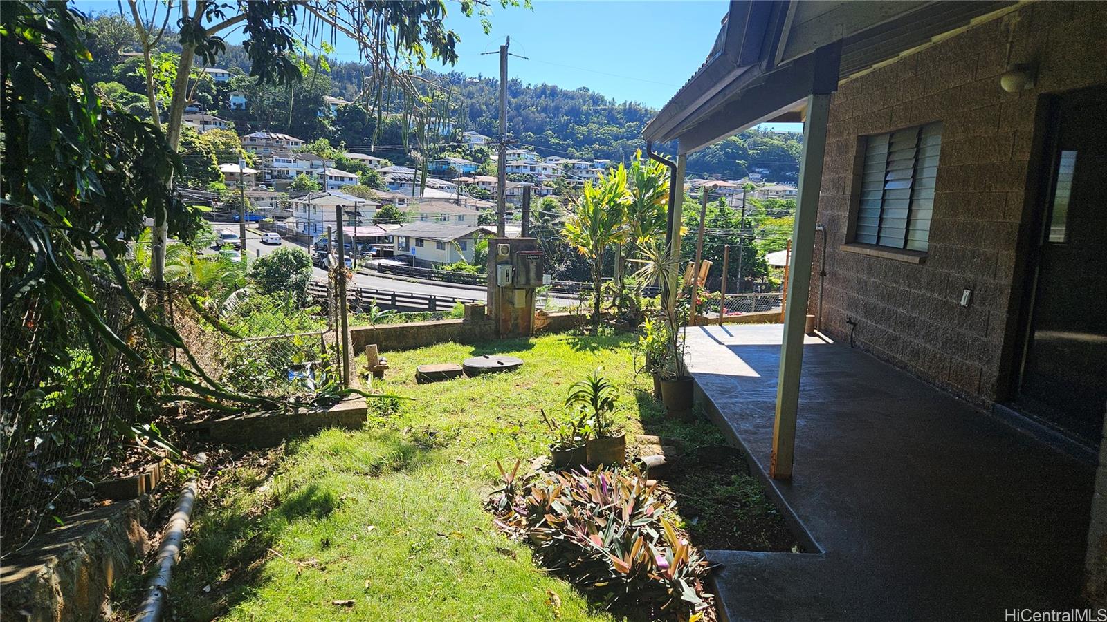 2114  Halina Street Kalihi Valley, Honolulu home - photo 8 of 22