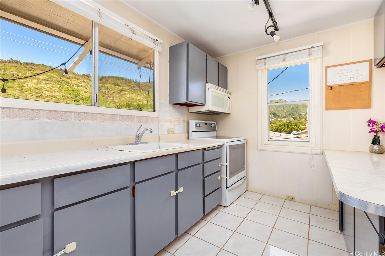 2115  10th Ave Palolo, Diamond Head home - photo 5 of 17