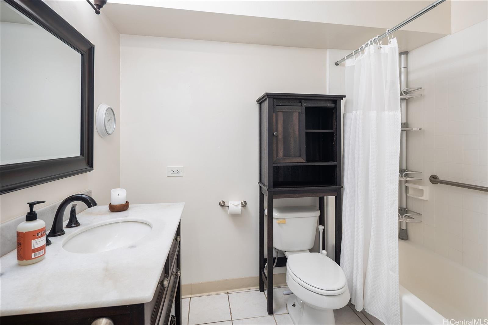 Hale Moani condo # 1003, Honolulu, Hawaii - photo 11 of 20