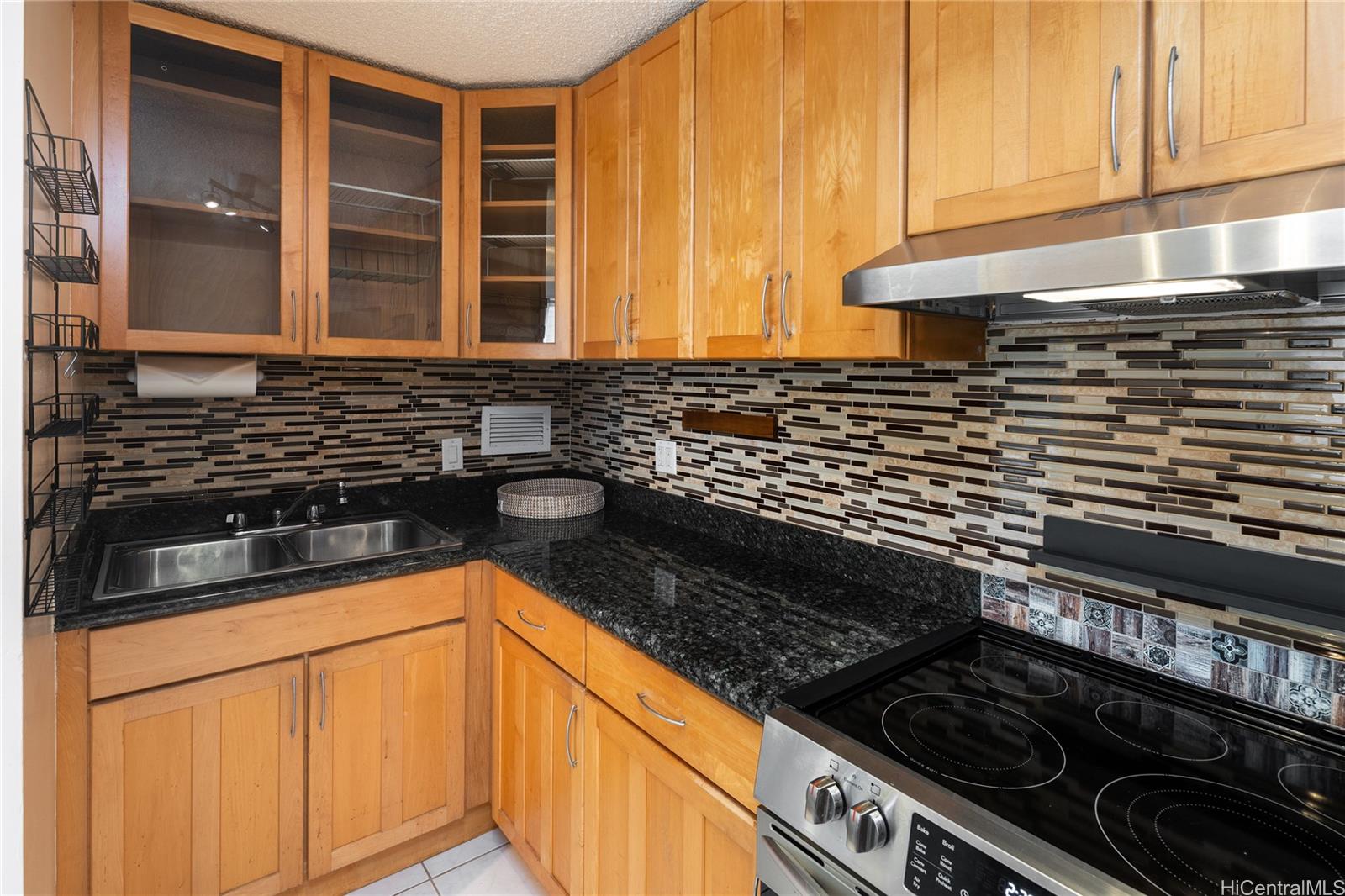 Hale Moani condo # 1003, Honolulu, Hawaii - photo 6 of 20