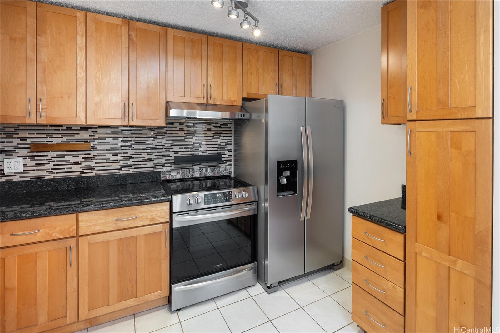 Hale Moani condo # 1003, Honolulu, Hawaii - photo 7 of 20