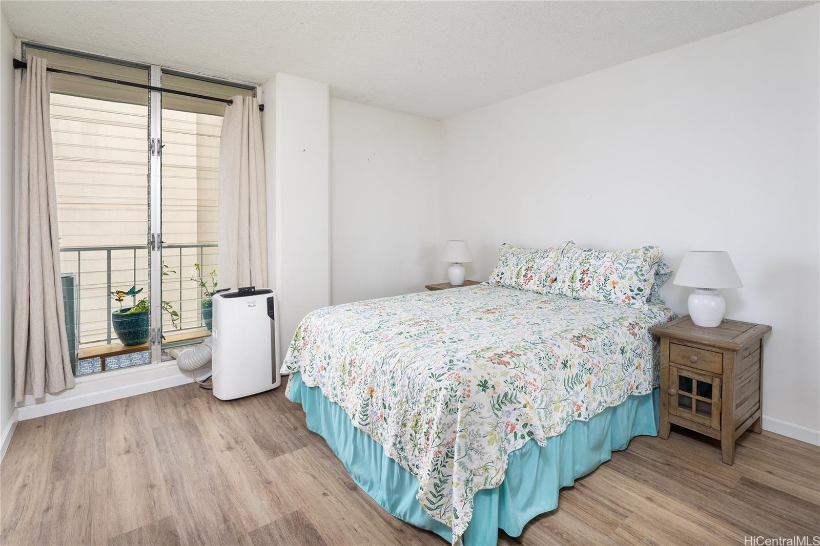 Hale Moani condo # 1003, Honolulu, Hawaii - photo 10 of 20