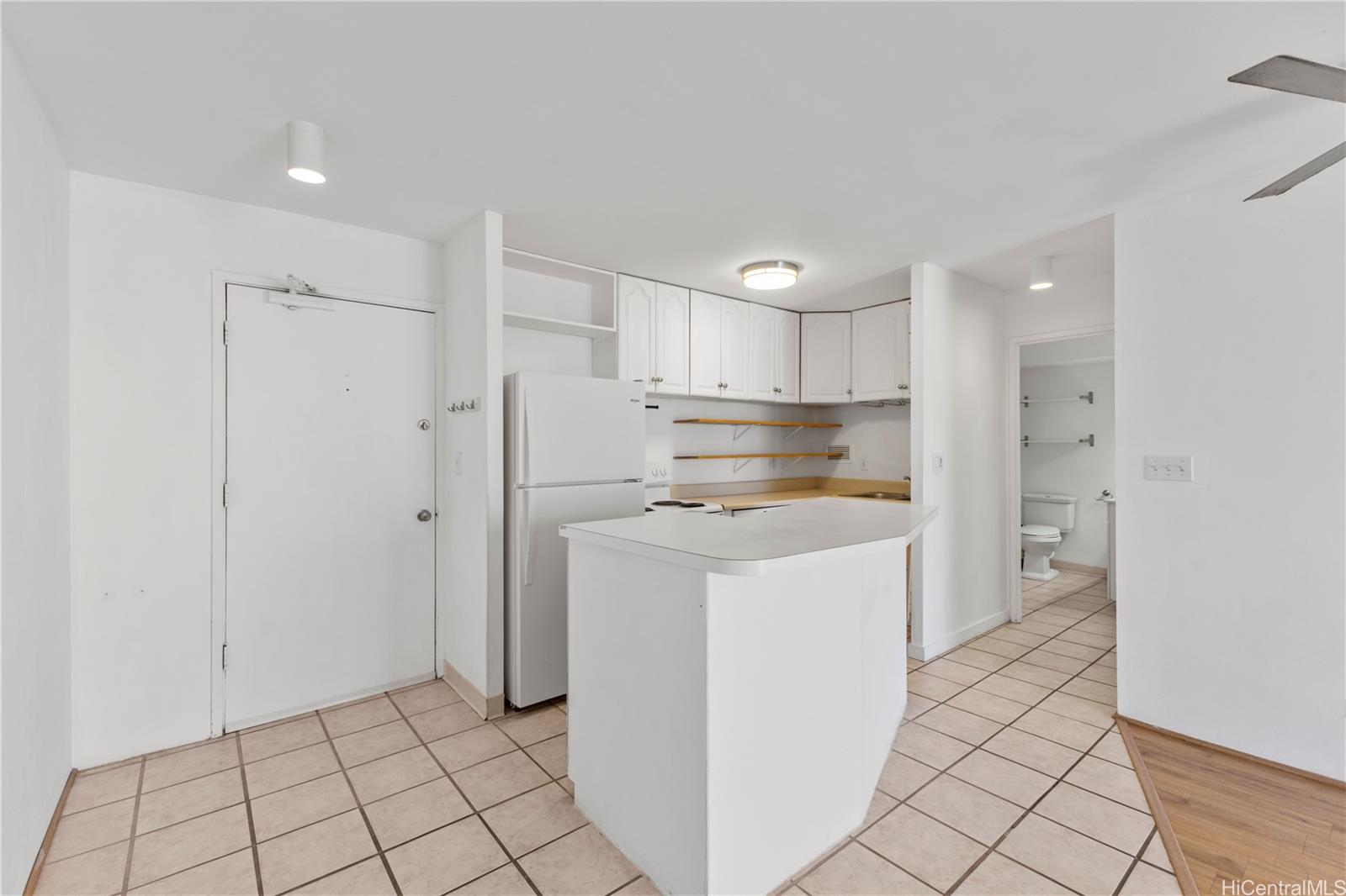 Hale Moani condo # 1102, Honolulu, Hawaii - photo 4 of 20