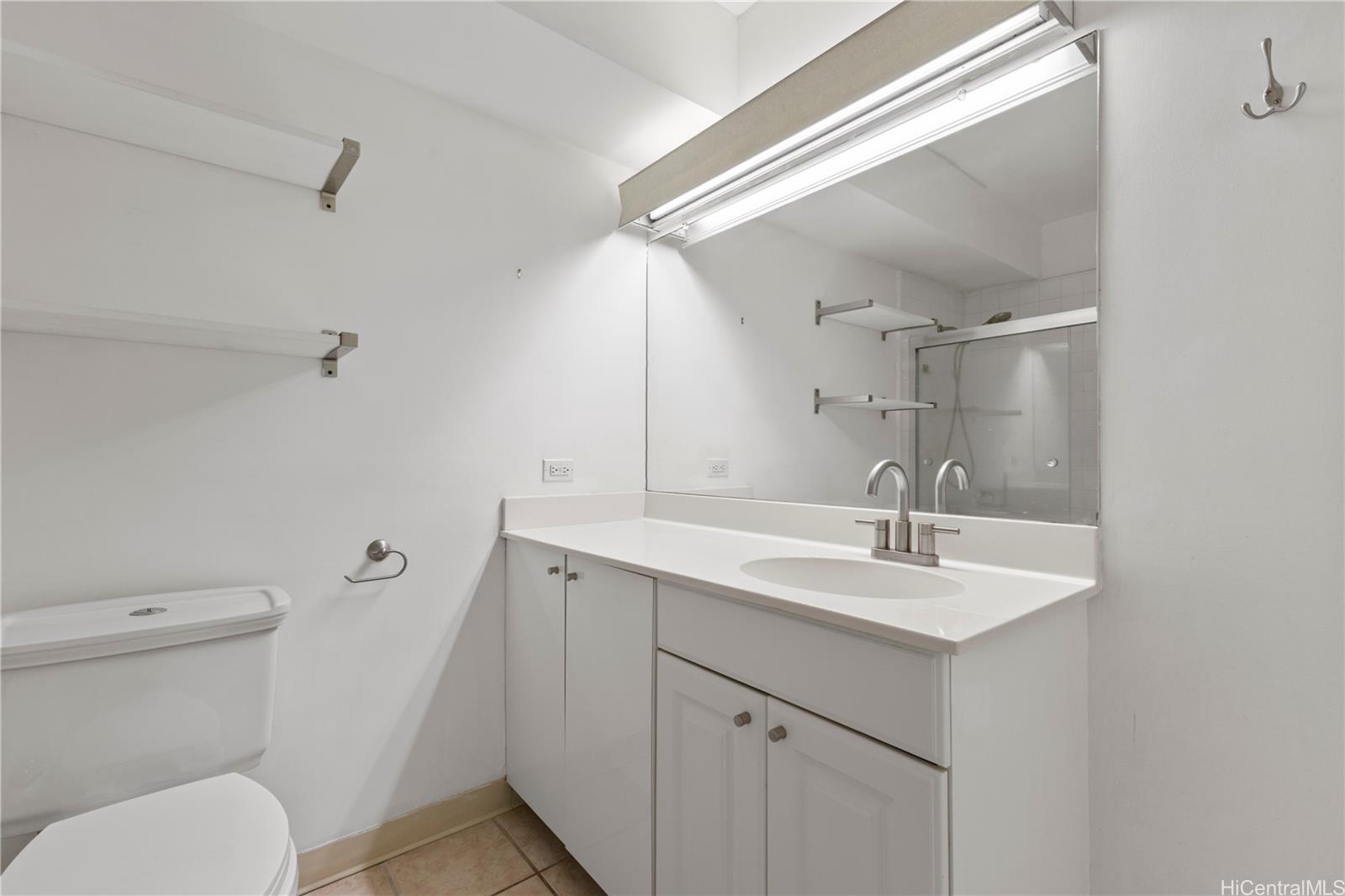 Hale Moani condo # 1102, Honolulu, Hawaii - photo 16 of 21