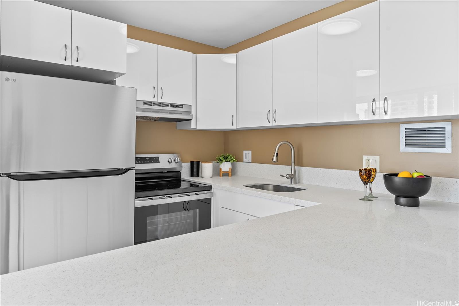 Hale Moani condo # 1201, Honolulu, Hawaii - photo 10 of 16