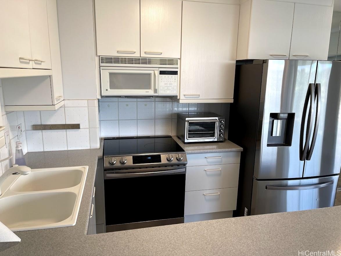 2115 Ala Wai Blvd Honolulu - Rental - photo 2 of 8